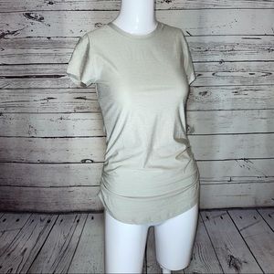New Balance - Super cute comfy ruched workout tee